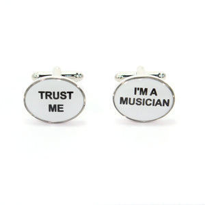 Mancuernillas metalicas con texto: Trust Me - Im a Musician (Musico)