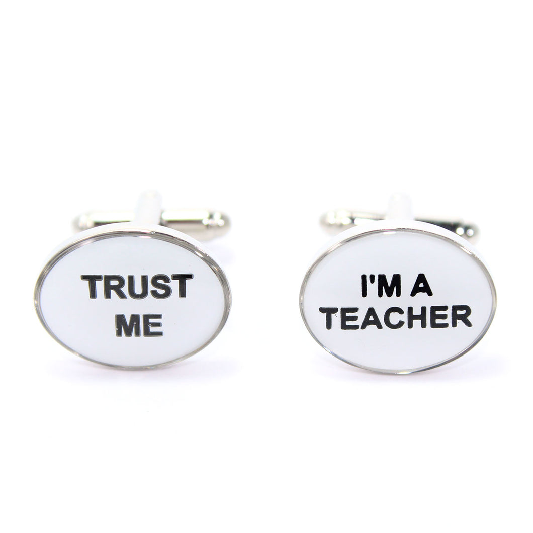 Mancuernillas metalicas con texto: Trust Me - Im a Teacher (Maestro o profesor)